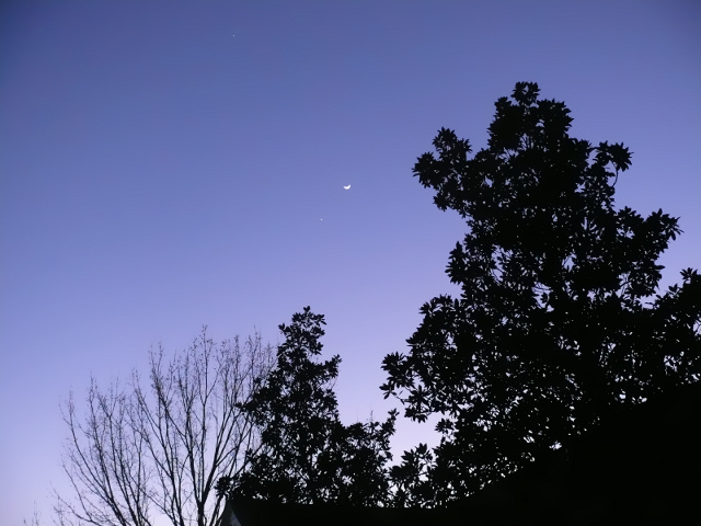 Image of the conjunction of the Moon and Venus on February 25, 2012 at about 6:40 PM local time